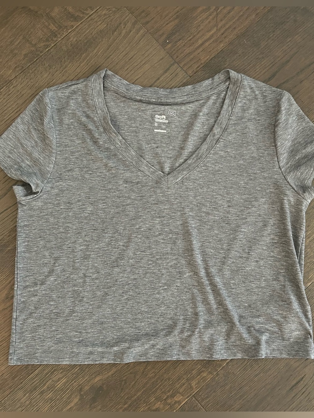 Gap Fit Breathe Women’s V-Neck Short Sleeve Cropped Top - Heather Gray Small